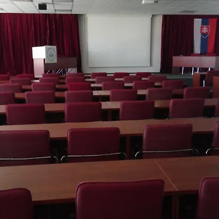 Institut 招待所 科希策