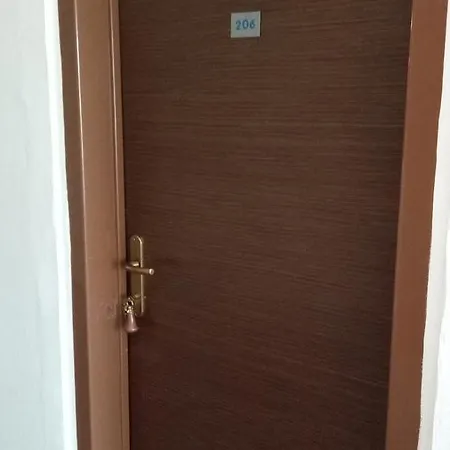 Institut 招待所 科希策