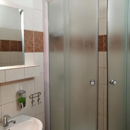 Institut 招待所 科希策